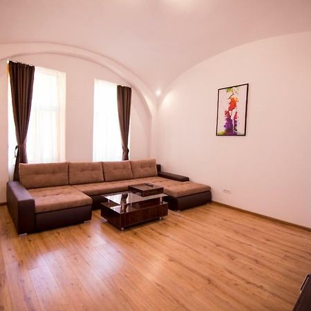 Heart Of City Apartament Oradea Extérieur photo