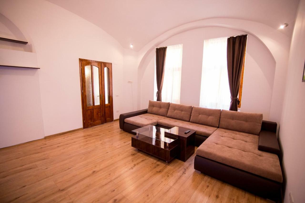 Heart Of City Apartament Oradea Extérieur photo