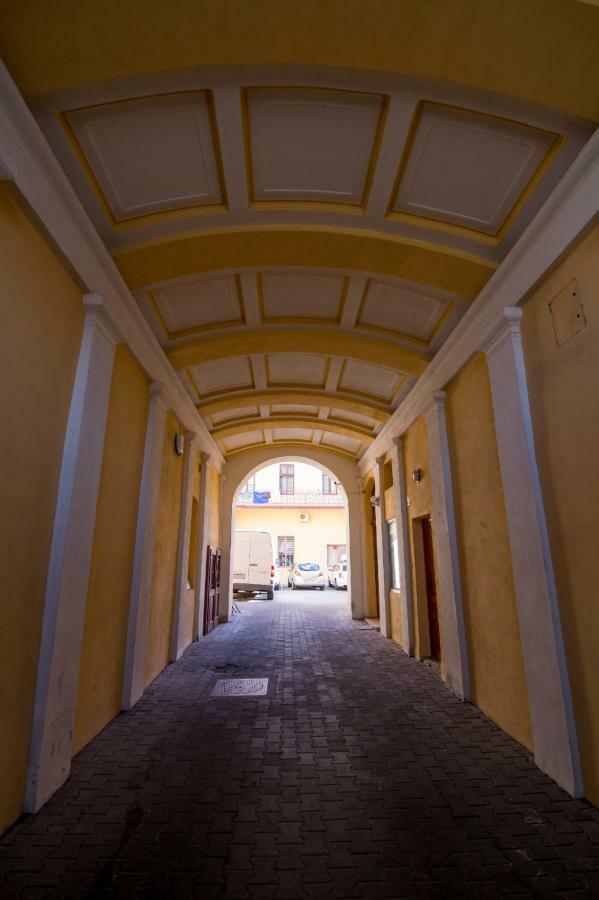 Heart Of City Apartament Oradea Extérieur photo